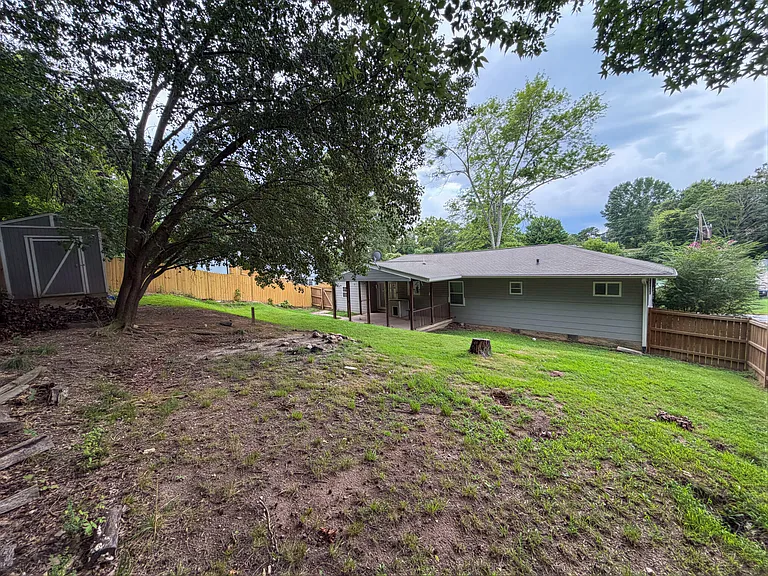 1910 Honeycut Ln — Photo 32