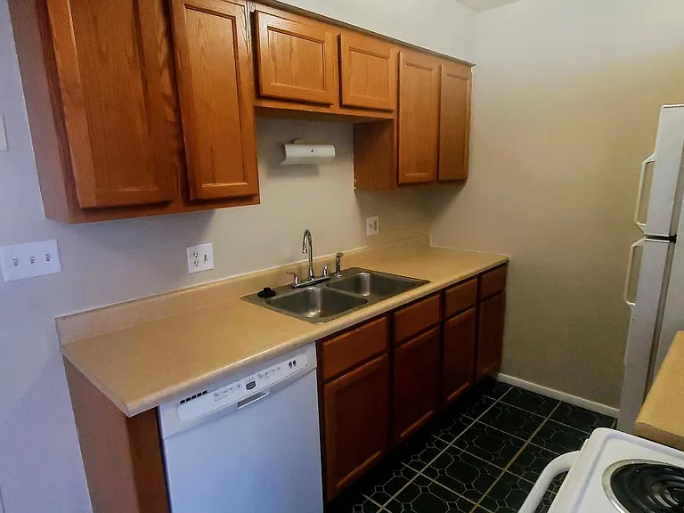 2011 Yorktowne Dr #2011 — Photo 6
