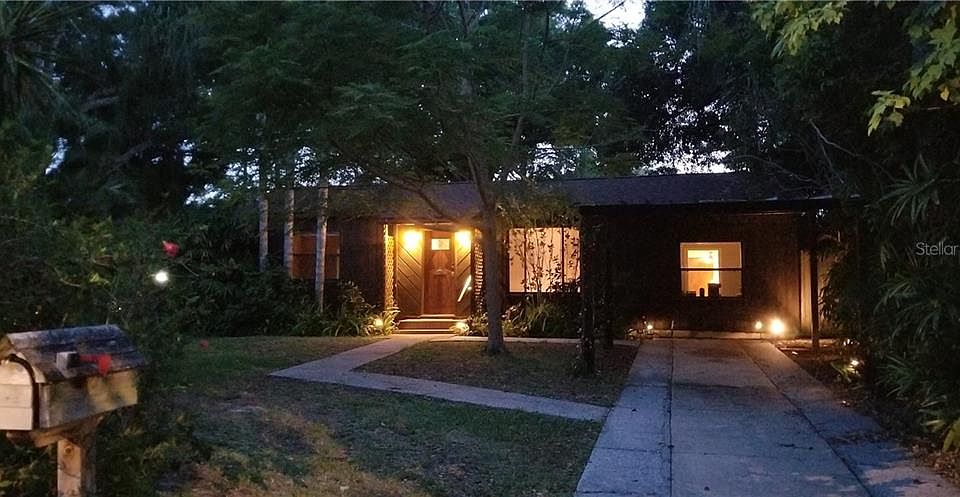 2nd image of 2076 Frances Ct N