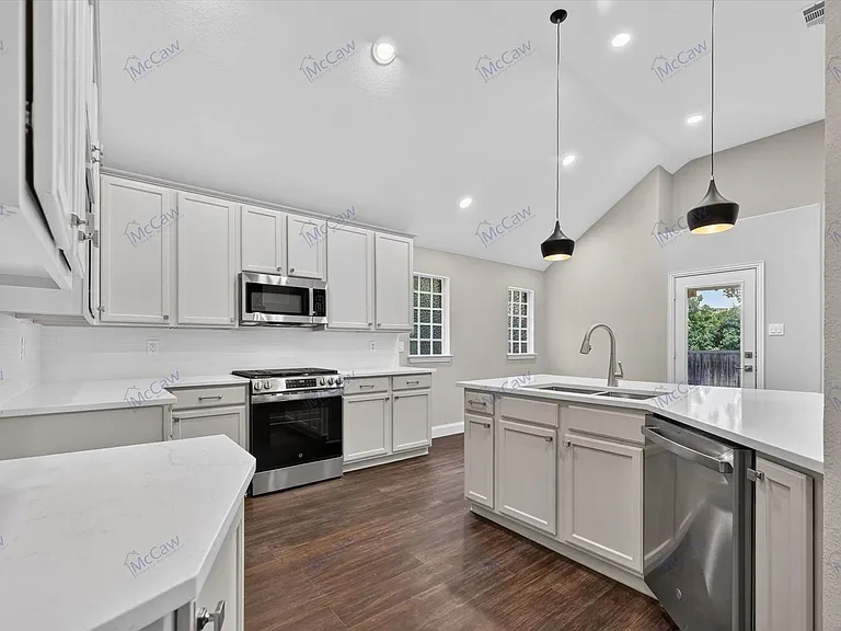 739 Kilbridge Ln — Photo 7