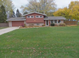 W181N5706 Jackson Dr, Menomonee Falls, WI 53051