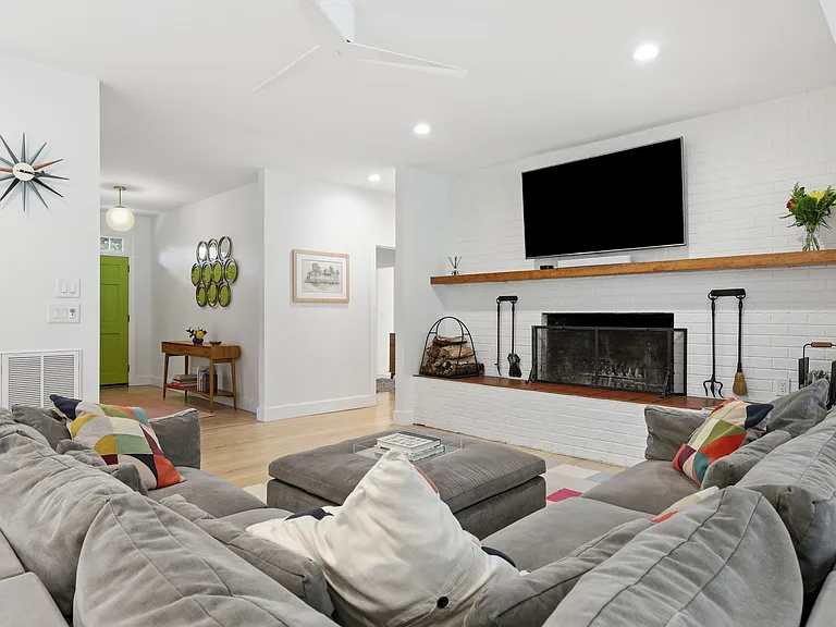 101 Pearson St — Photo 15
