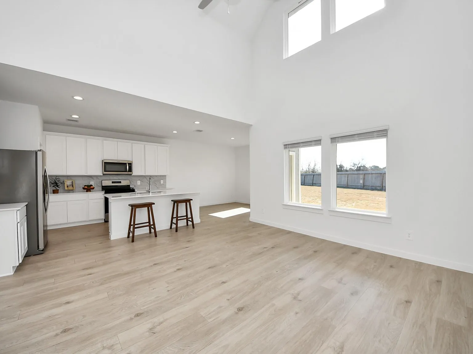 4 bed, 2.5 bath, 2431 sqft, $2,800 — Photo 4