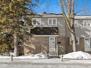 1753 Lamoureux Dr #A, Ottawa, ON K1E 2N3