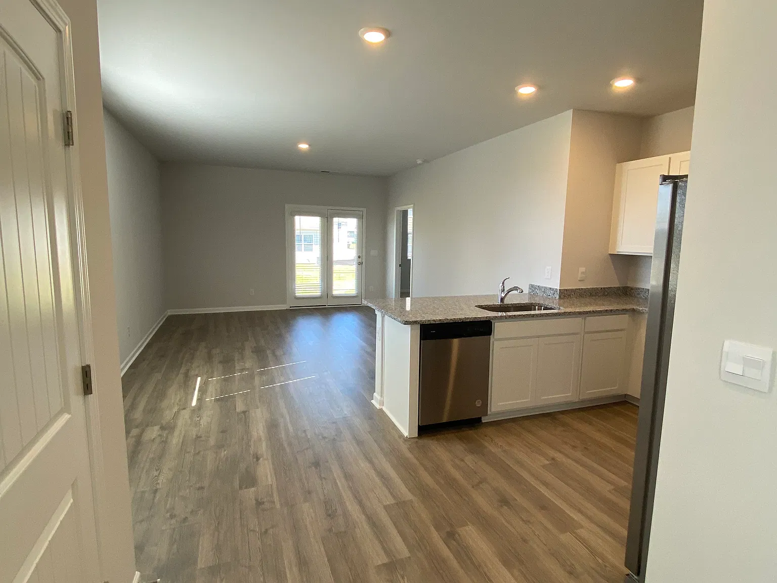 3 bed, 1459 sqft, $2,080 — Photo 3