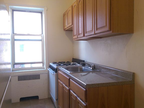 5th image of 100 Winthrop St #4