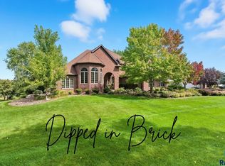 8516 E Willow Ridge Pl, Sioux Falls, SD 57110