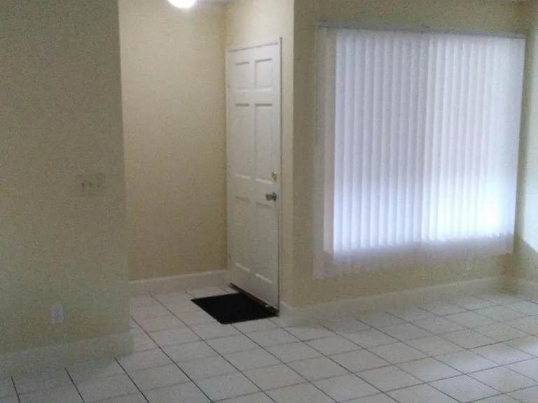 218 W Vermont Ave #7 — Photo 1