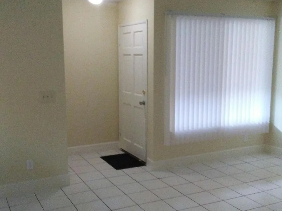 218 W Vermont Ave #7