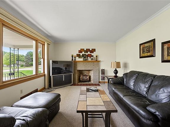 2nd image of 3944 Loma Vista Dr