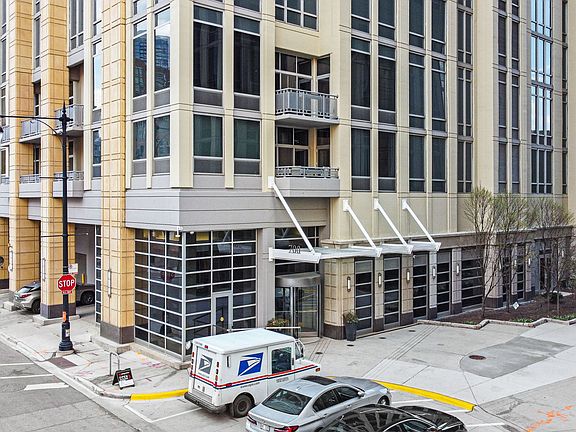 3rd image of 700 N Larrabee St APT 1301