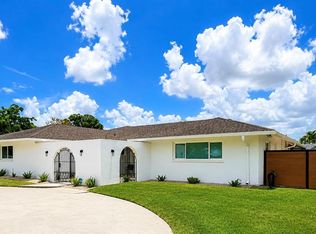 2806 Satsuma Dr, Sarasota, FL 34239