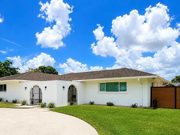 2806 Satsuma Dr, Sarasota, FL 34239