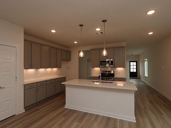 3rd image of 20514 Draper Rd