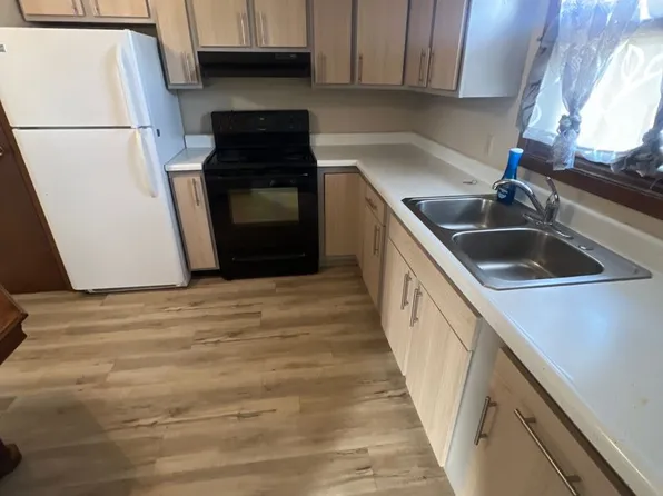 910 Britton, 910 11th Ave #3, Britton, SD 57430