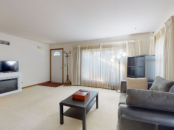 2nd image of 2059 Fargo Ave