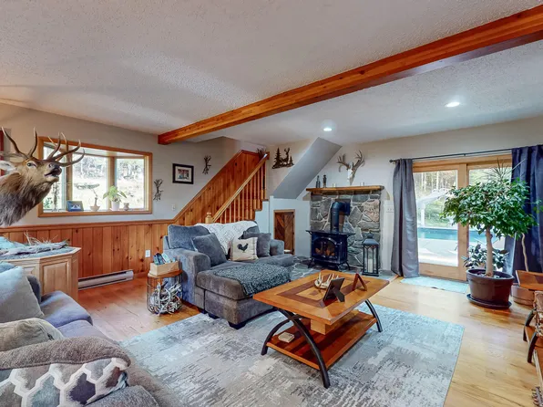 306 Twin Lakes Rd, Shohola, PA 18458