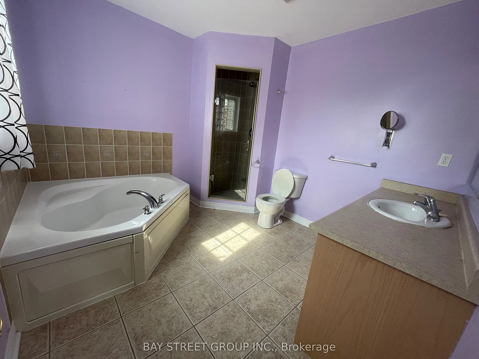 4 bed, $3,800 — Photo 2