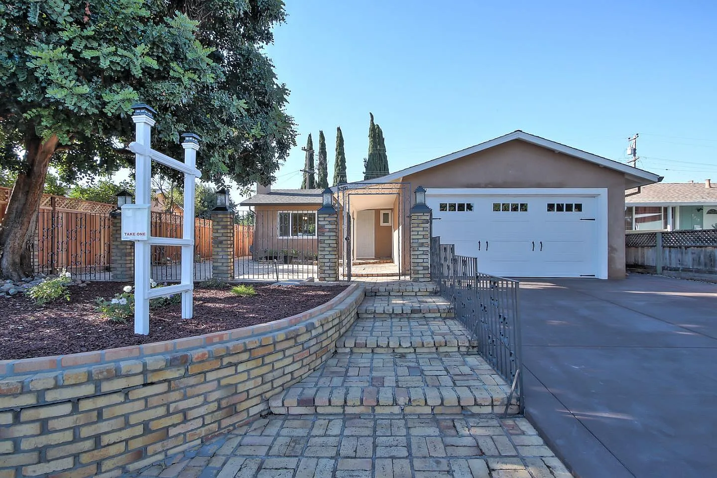 3213 Mount Rainier Dr photo 1
