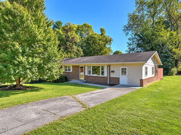 1912 Club Dr, Johnson City, TN 37601