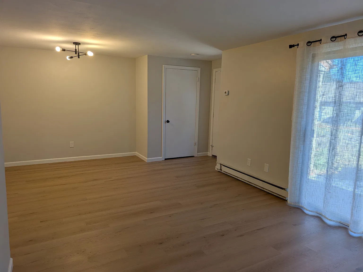 2 bed, 950 sqft, $1,875 — Photo 4