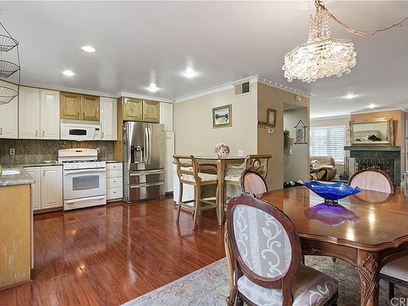 4th image of 24425 Vanowen St Unit 84