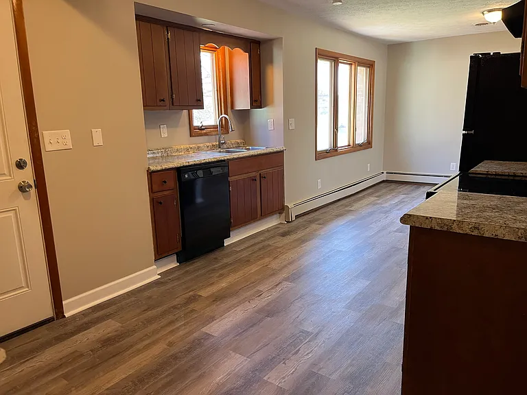 Kitchen with eat-in space