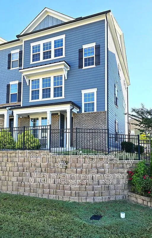 4 bed, 3.5 bath, 2465 sqft, $2,595 — Photo 1
