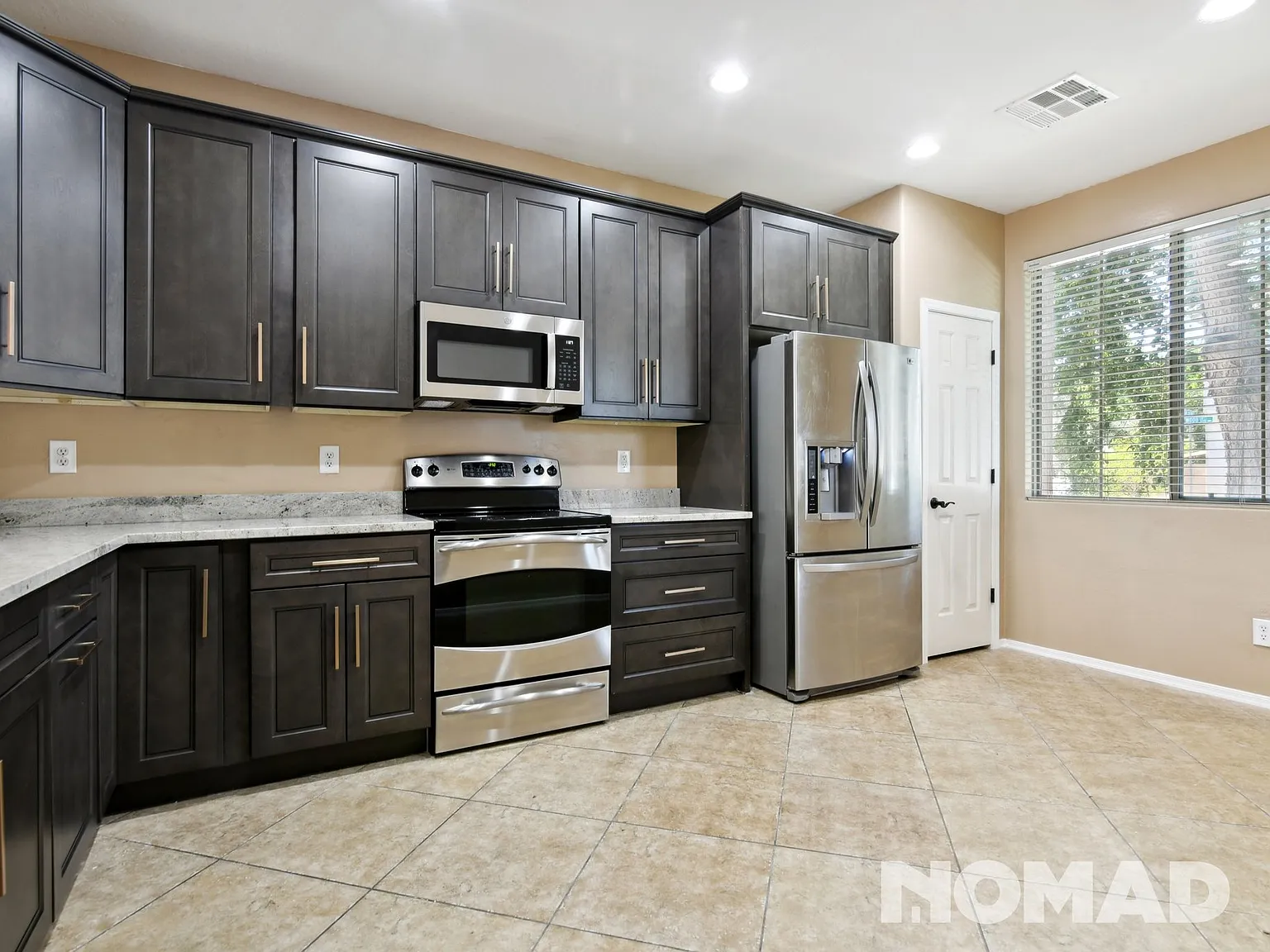 3 bed, 2094 sqft, $2,550 — Photo 3