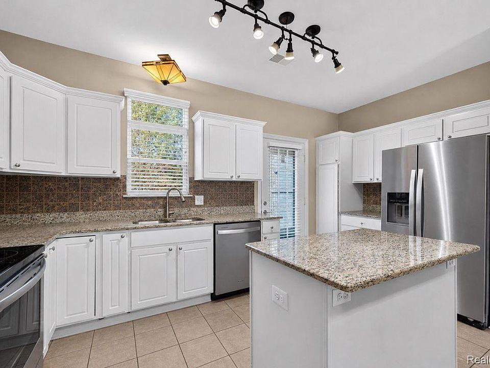 11693 Squiers Blvd, photo 8