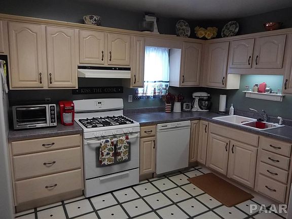 3rd image of 319 W Republic St