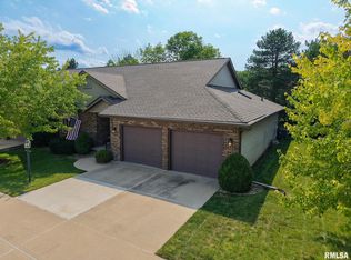 6919 N Willow Ridge Dr, Peoria, IL 61614