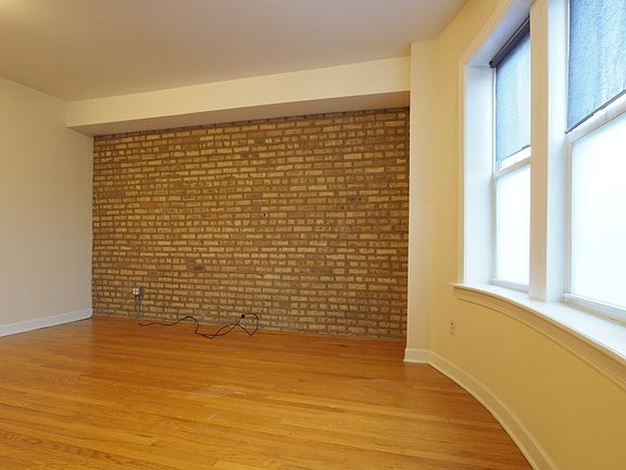 5th image of 5251 N Rockwell St #2