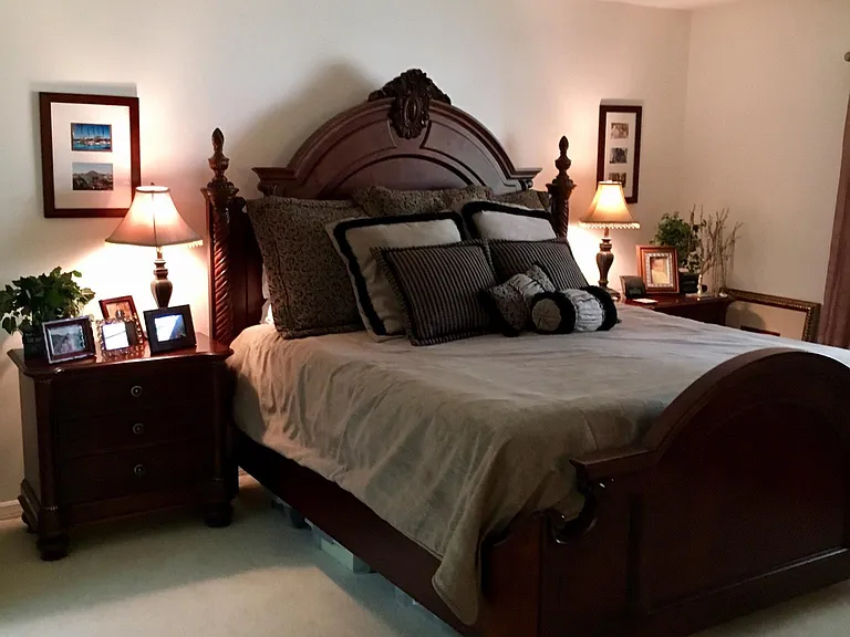 Master bedroom has a large nook (not shown here) approx 10x10