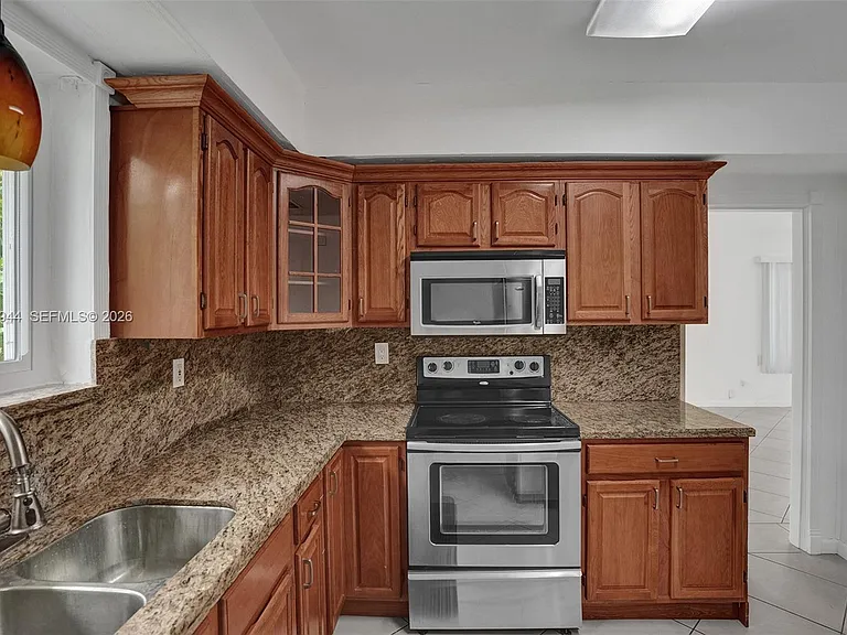 8851 Byron Ave — Photo 10