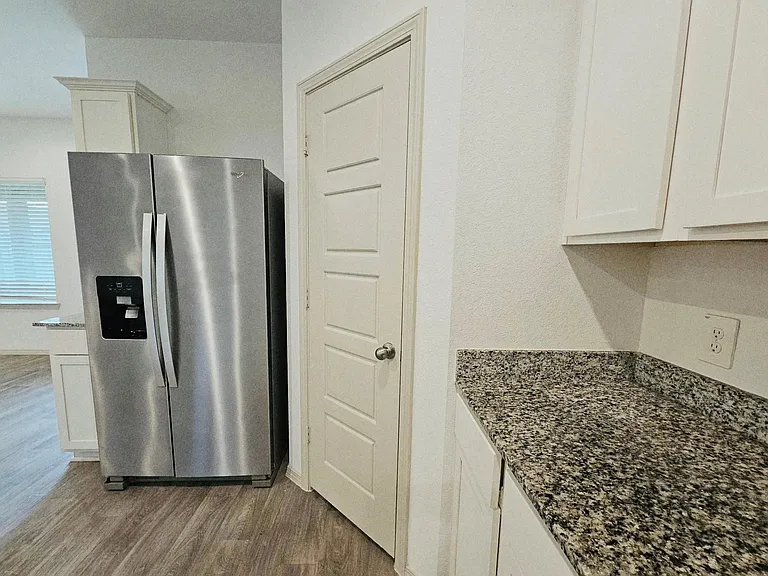 6710 Riplee St — Photo 9