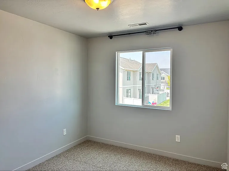 92 E Legacy Pkwy — Photo 12