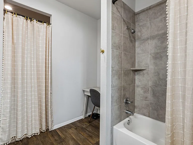 11604 Comano Dr — Photo 32