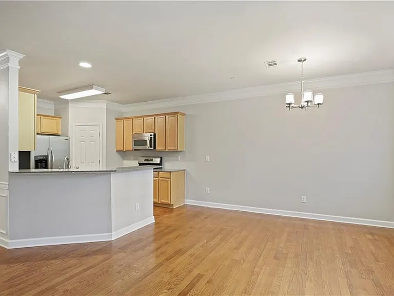 720 Surrey Park Pl SE — Photo 6