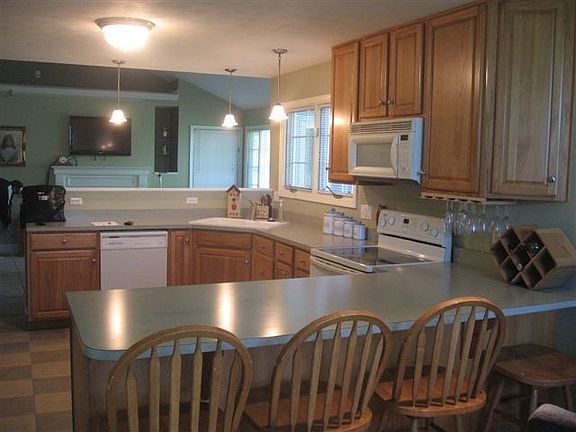 5th image of 1670 Twin Oaks Dr