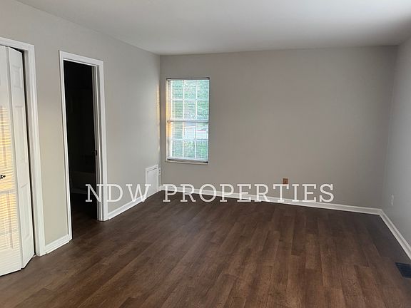 4th image of 136 Butternut Ct
