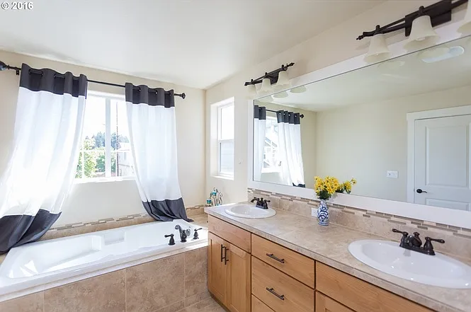 7697 NE Prefontaine St — Photo 15