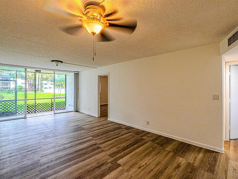 5100 SW 64th Ave #106 — Photo 2