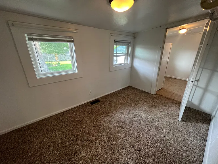 216 Alderson Ave — Photo 12