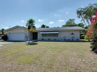 930 Dolphin Dr, Cape Coral, FL 33904