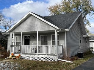 703 4th St, Brodhead, WI 53520