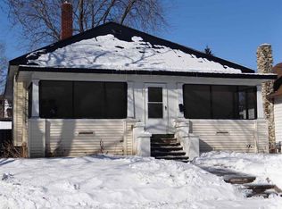 609 S Wacouta Ave, Prairie Du Chien, WI 53821