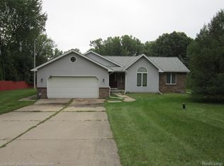 12281 White Lake Rd, Fenton, MI 48430