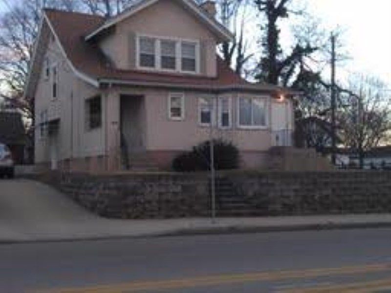 1st image of 3078 Glenmore Ave APT 1