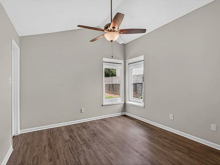 123 Basswood Ct — Photo 14